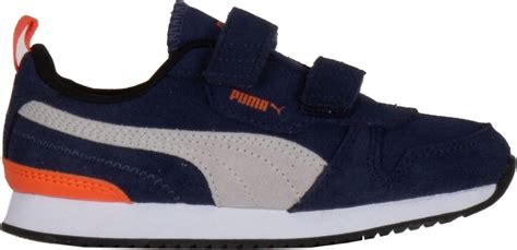 sneakers maat 22